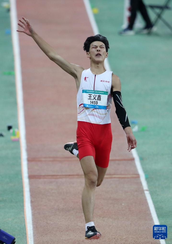 在沈阳继续, AA, 男子